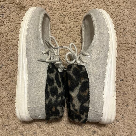 Hey Dude Brit Gray Cheetah Lightweight Casual Slip On Shoe Sz 6 Sneaker Comfort - Picture 8 of 8
